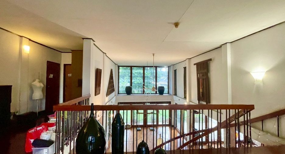 For sale 4 ベッドルーム house in Khlong Toei, Bangkok