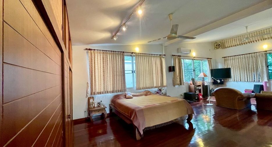 For sale 4 ベッドルーム house in Khlong Toei, Bangkok