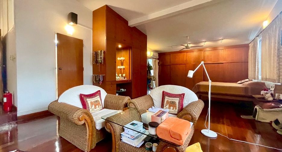 For sale 4 ベッドルーム house in Khlong Toei, Bangkok