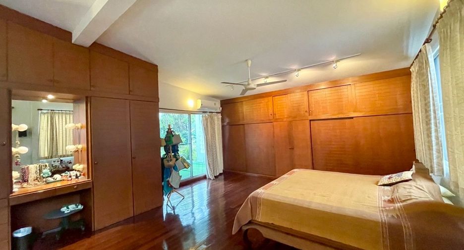 For sale 4 ベッドルーム house in Khlong Toei, Bangkok