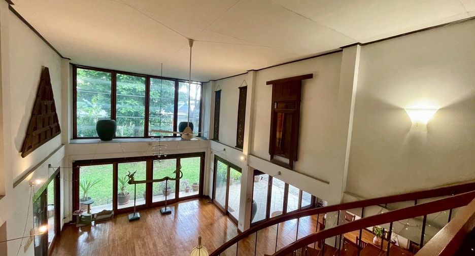 For sale 4 ベッドルーム house in Khlong Toei, Bangkok