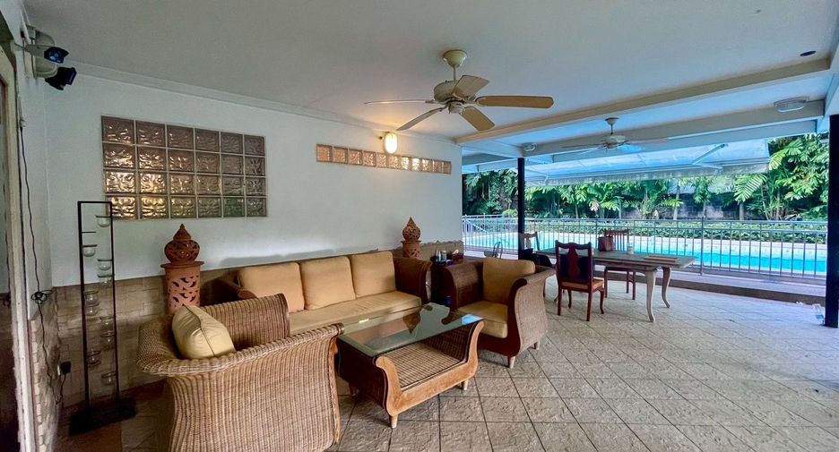 For sale 4 ベッドルーム house in Khlong Toei, Bangkok