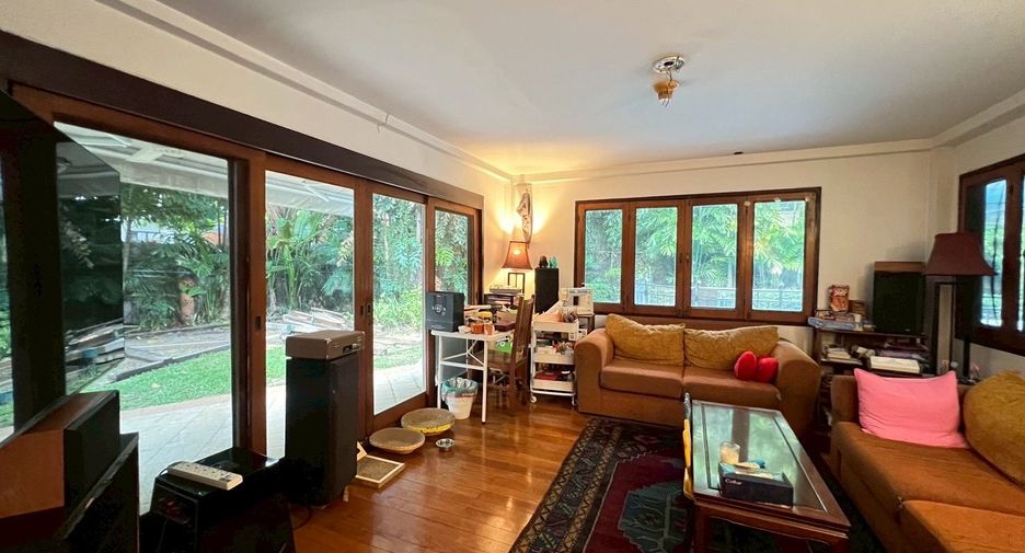 For sale 4 ベッドルーム house in Khlong Toei, Bangkok