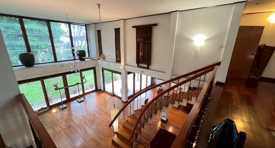 For sale 4 ベッドルーム house in Khlong Toei, Bangkok