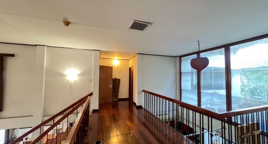 For sale 4 ベッドルーム house in Khlong Toei, Bangkok