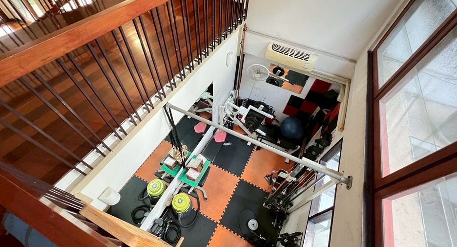 For sale 4 ベッドルーム house in Khlong Toei, Bangkok