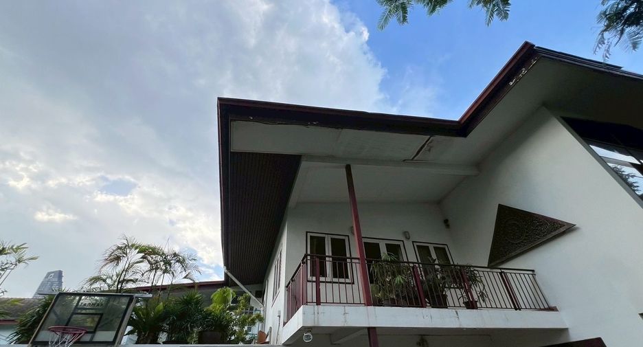 For sale 4 ベッドルーム house in Khlong Toei, Bangkok