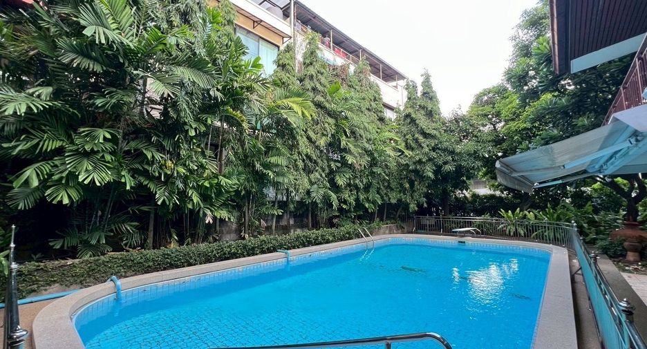 For sale 4 ベッドルーム house in Khlong Toei, Bangkok