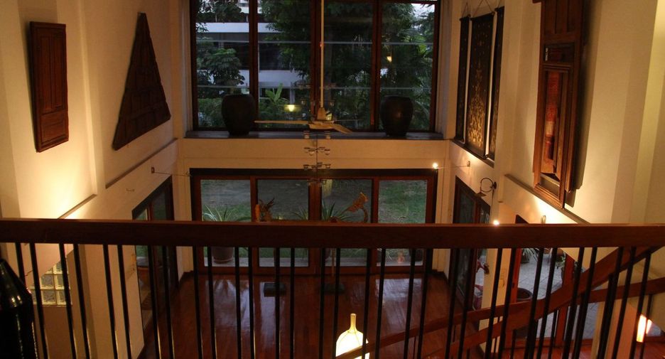 For sale 4 ベッドルーム house in Khlong Toei, Bangkok