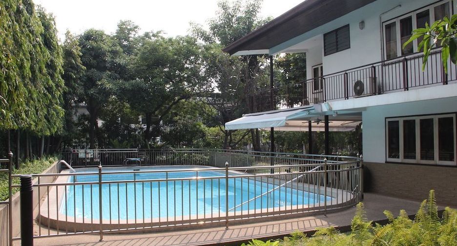 For sale 4 ベッドルーム house in Khlong Toei, Bangkok