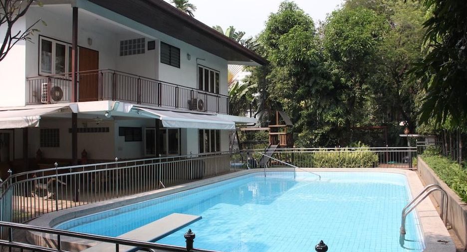 For sale 4 ベッドルーム house in Khlong Toei, Bangkok