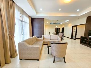À louer 3 chambres appartement avec services à Khlong Toei, Bangkok