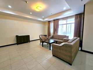 À louer 3 chambres appartement avec services à Khlong Toei, Bangkok