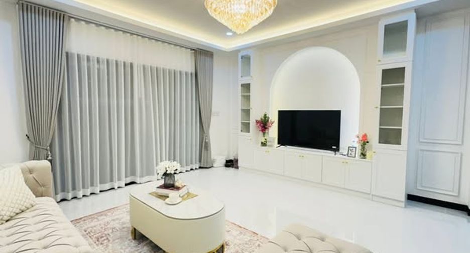 For sale 4 bedrooms house in Sattahip, Chonburi