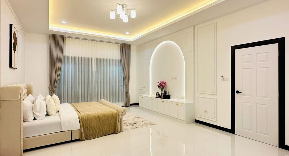 For sale 4 bedrooms house in Sattahip, Chonburi