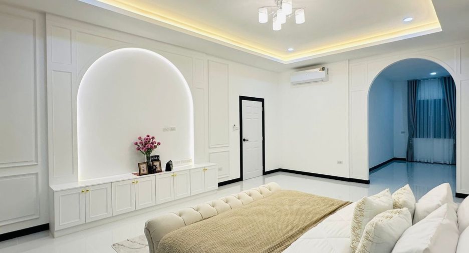For sale 4 bedrooms house in Sattahip, Chonburi