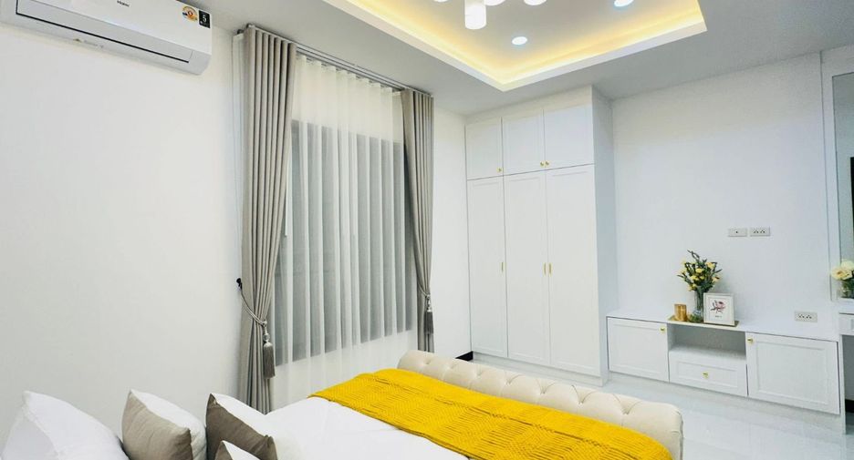 For sale 4 bedrooms house in Sattahip, Chonburi
