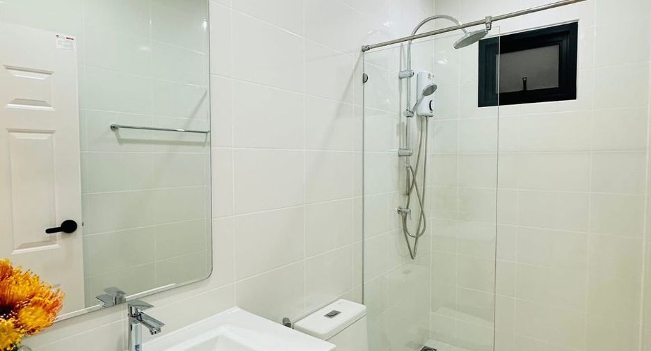 For sale 4 bedrooms house in Sattahip, Chonburi