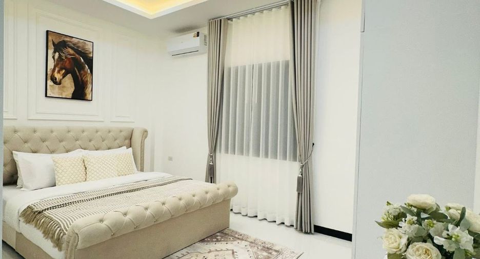For sale 4 bedrooms house in Sattahip, Chonburi