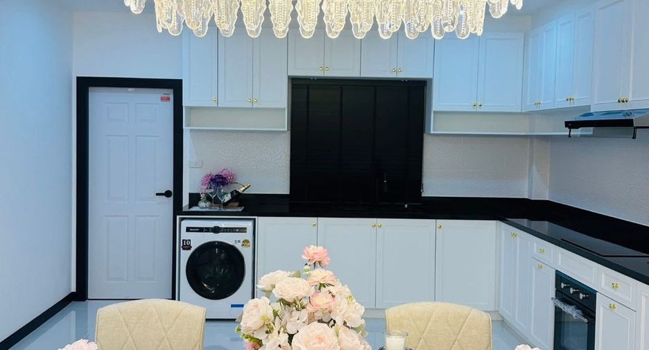 For sale 4 bedrooms house in Sattahip, Chonburi