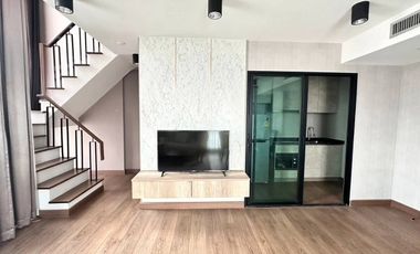 For sale 3 ベッドルーム condo in Phra Khanong, Bangkok