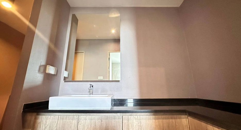 For sale 3 ベッドルーム condo in Phra Khanong, Bangkok