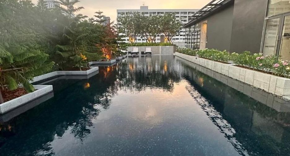 For sale 3 bedrooms condo in Watthana, Bangkok