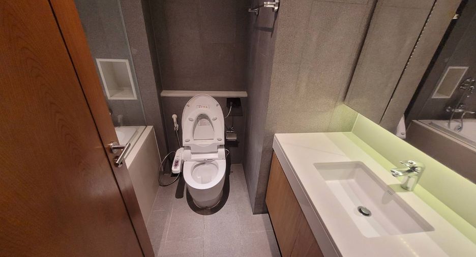 For rent 1 bed serviced apartment in Watthana, Bangkok