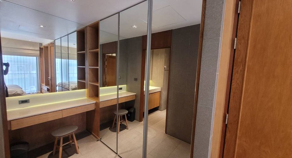For rent 1 bed serviced apartment in Watthana, Bangkok