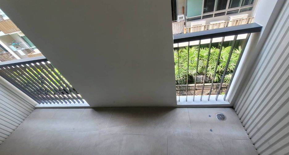 For rent 1 bed serviced apartment in Watthana, Bangkok