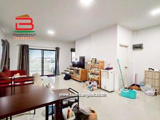 出售 2 卧室 联排别墅 在 Sam Khok, Pathum Thani