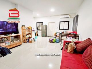 出售 2 卧室 联排别墅 在 Sam Khok, Pathum Thani