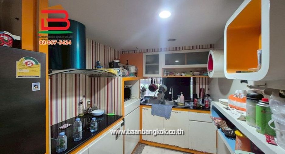 Local comercial en venta de 5 habitaciones en Bang Kho Laem, Bangkok