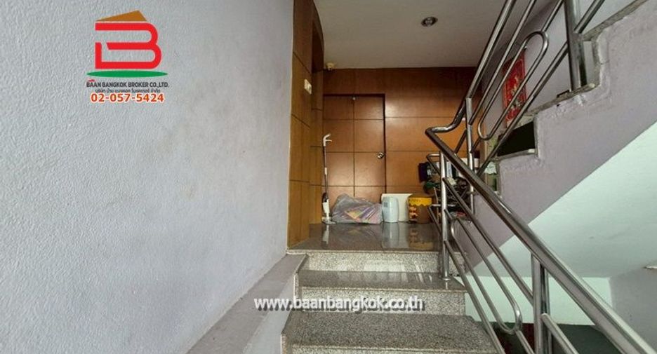 Local comercial en venta de 5 habitaciones en Bang Kho Laem, Bangkok