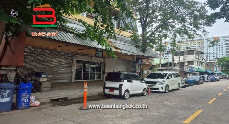 Local comercial en venta de 5 habitaciones en Bang Kho Laem, Bangkok