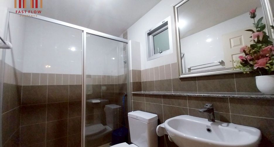 For sale 3 bedrooms townhouse in Mueang Samut Prakan, Samut Prakan