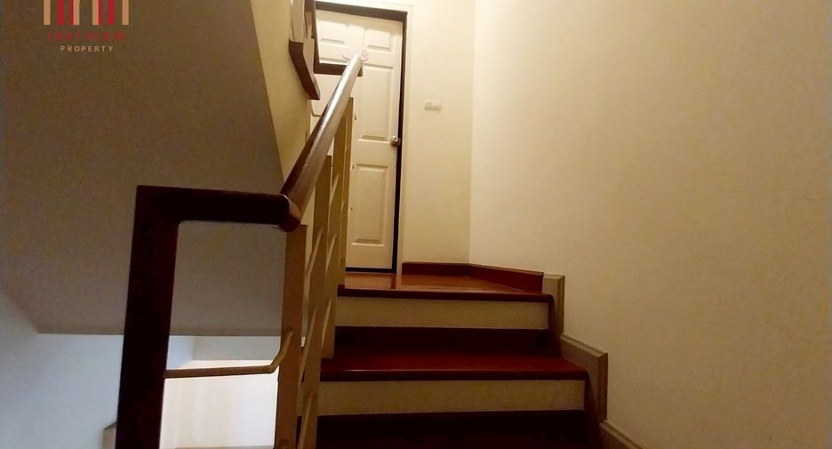 For sale 3 bedrooms townhouse in Mueang Samut Prakan, Samut Prakan