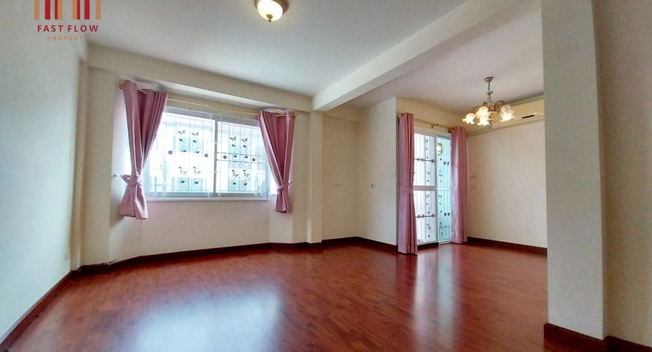 For sale 3 bedrooms townhouse in Mueang Samut Prakan, Samut Prakan