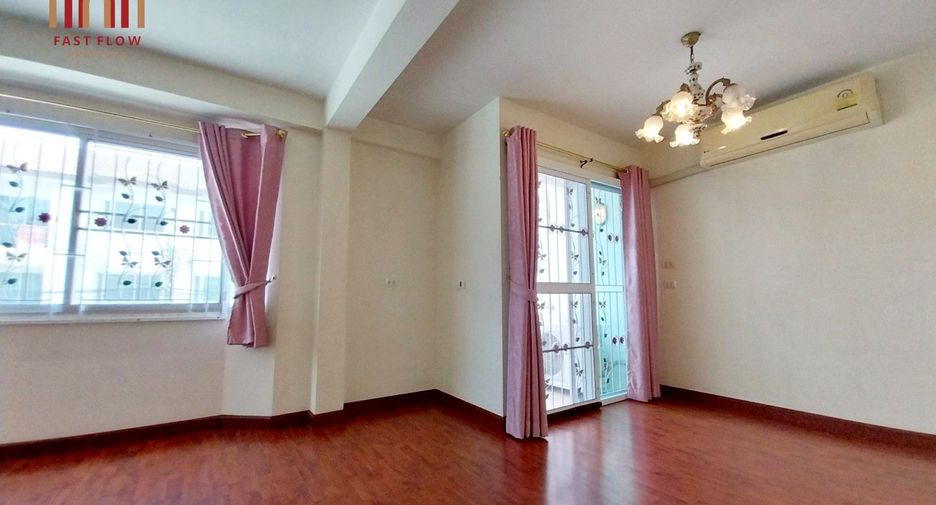 For sale 3 bedrooms townhouse in Mueang Samut Prakan, Samut Prakan