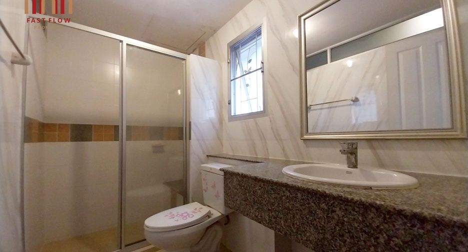 For sale 3 bedrooms townhouse in Mueang Samut Prakan, Samut Prakan
