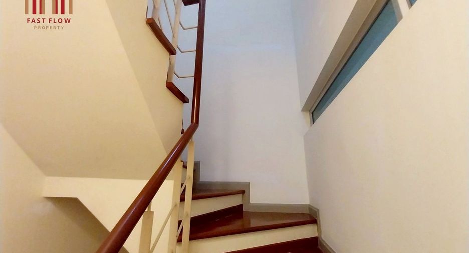 For sale 3 bedrooms townhouse in Mueang Samut Prakan, Samut Prakan