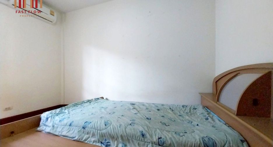 For sale 3 bedrooms townhouse in Mueang Samut Prakan, Samut Prakan