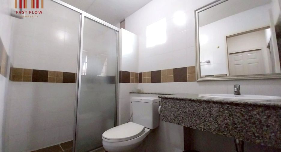 For sale 3 bedrooms townhouse in Mueang Samut Prakan, Samut Prakan