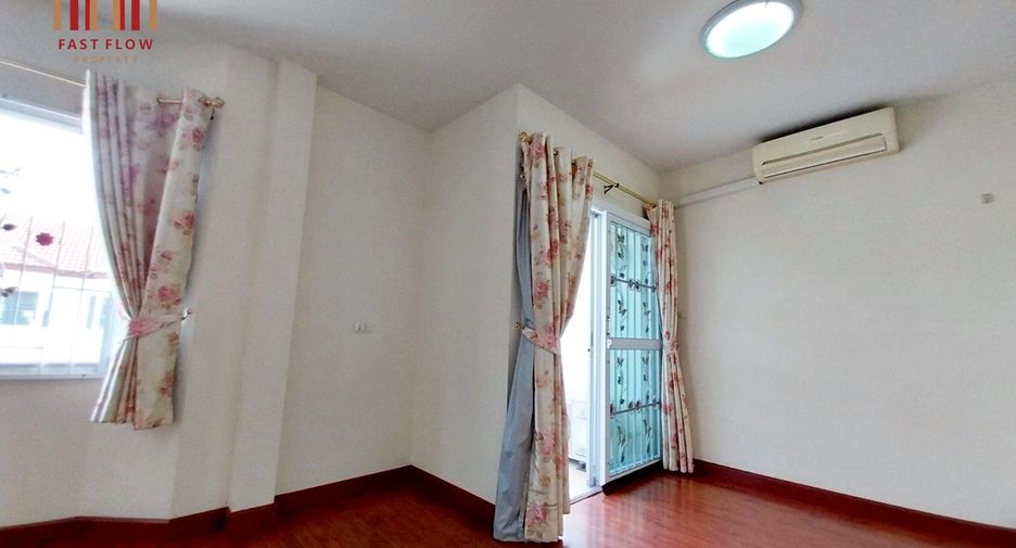 For sale 3 bedrooms townhouse in Mueang Samut Prakan, Samut Prakan