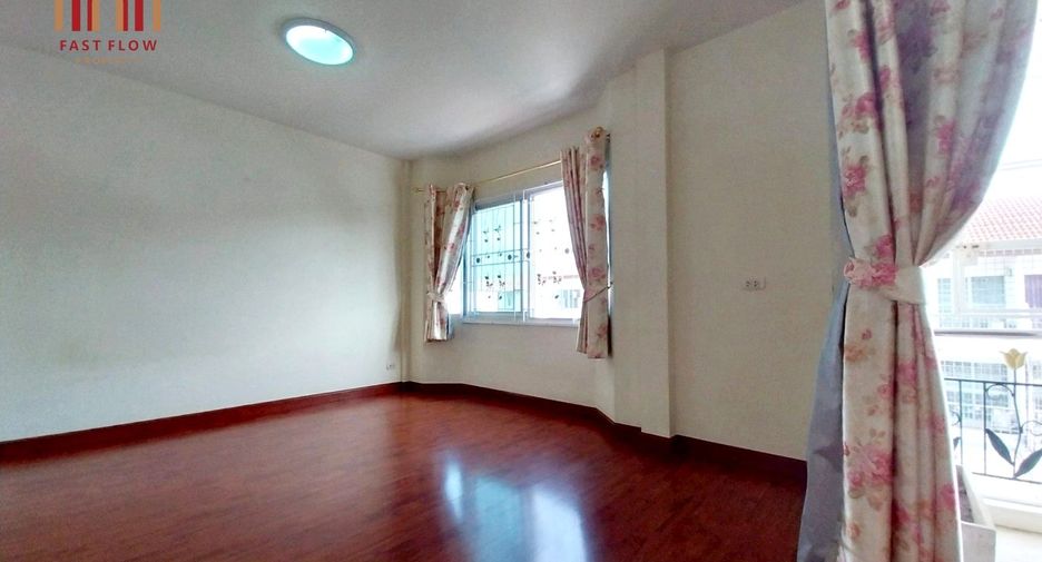 For sale 3 bedrooms townhouse in Mueang Samut Prakan, Samut Prakan