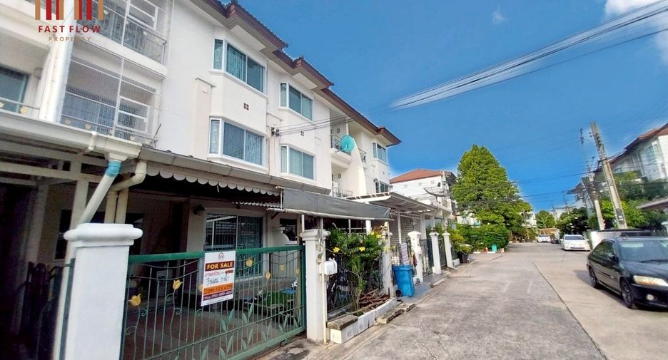 For sale 3 bedrooms townhouse in Mueang Samut Prakan, Samut Prakan