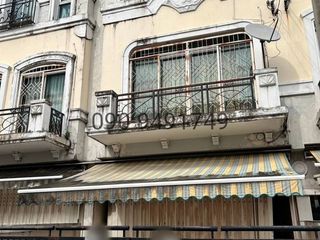 Casa adosada en alquiler de 3 habitaciones en Bueng Kum, Bangkok