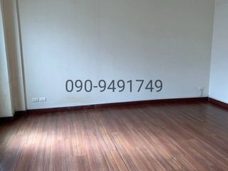 Casa adosada en alquiler de 3 habitaciones en Bueng Kum, Bangkok