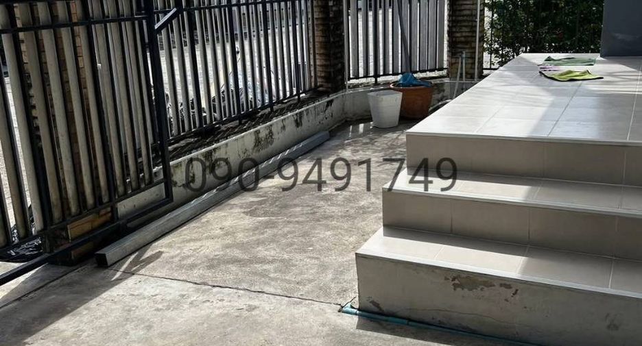 For rent 3 bedrooms townhouse in Don Mueang, Bangkok