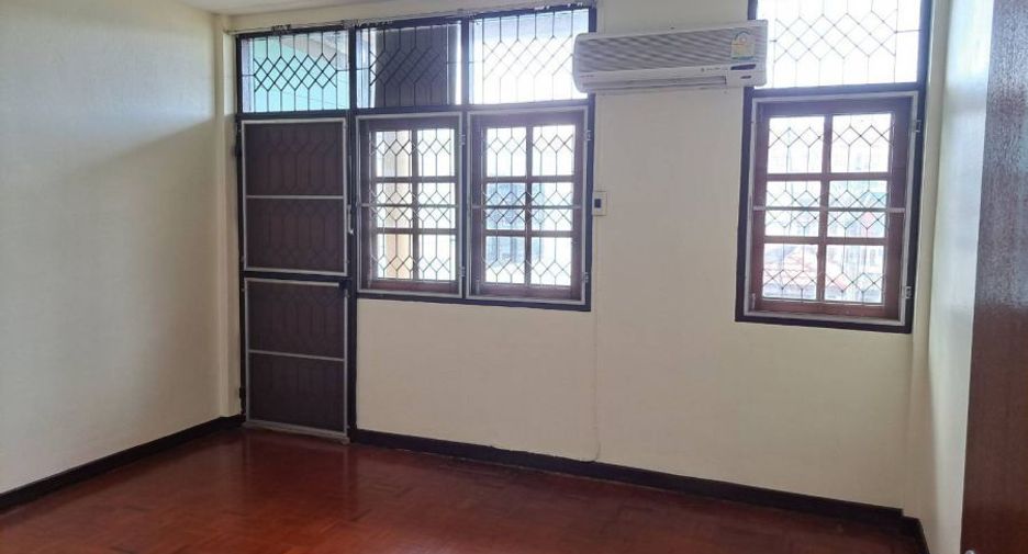 Casa adosada en venta de 2 habitaciones en Bang Bua Thong, Nonthaburi